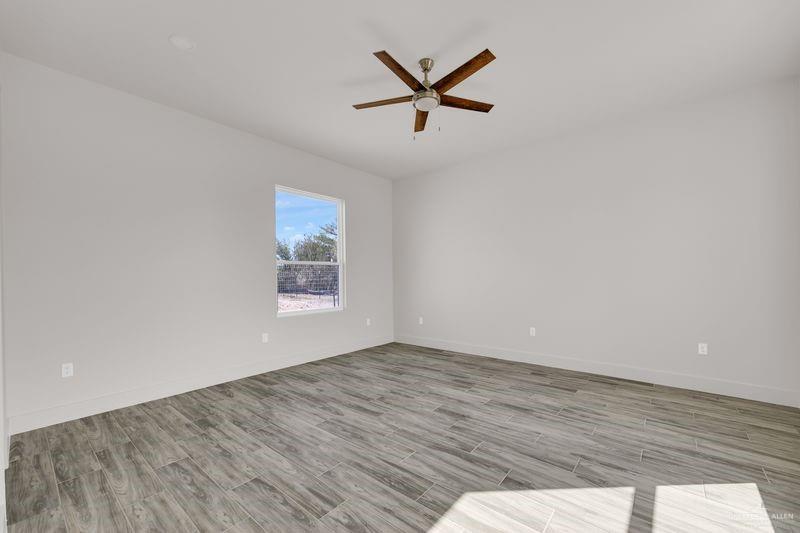 Photo 9 of 2305 Trinity Avenue