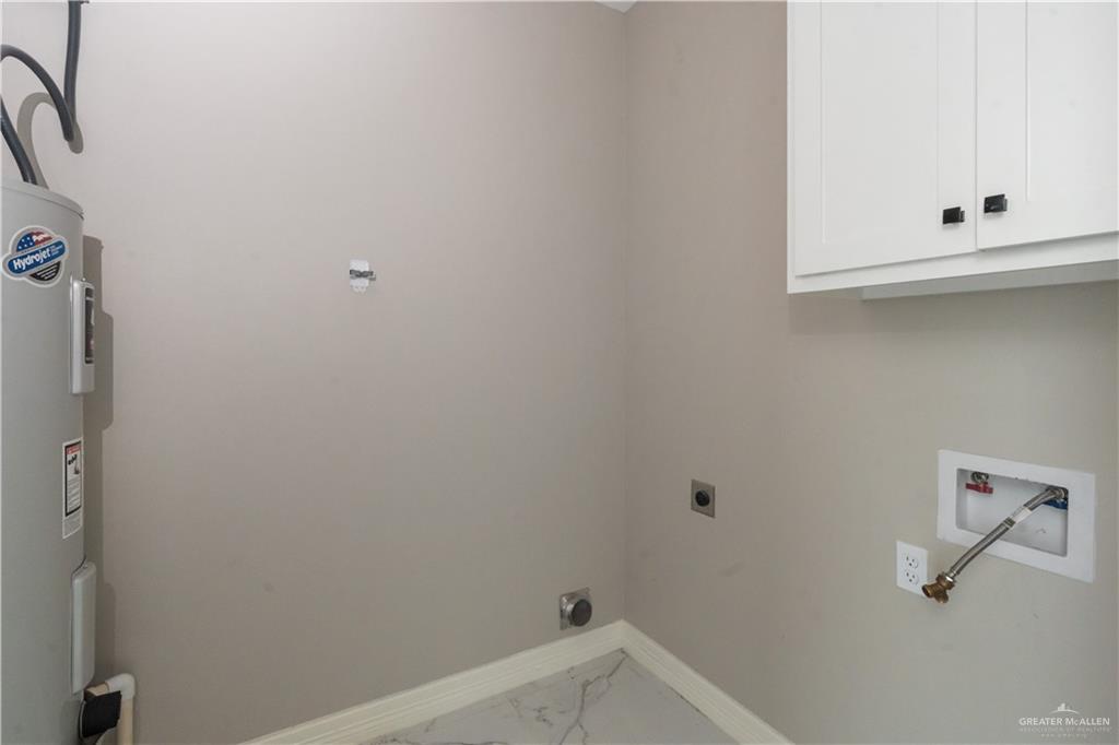 Photo 10 of 822 Whitewing Street