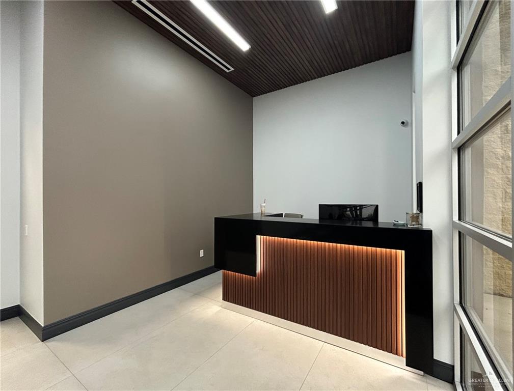 Photo 3 of 1508 Lonestar Way #4C