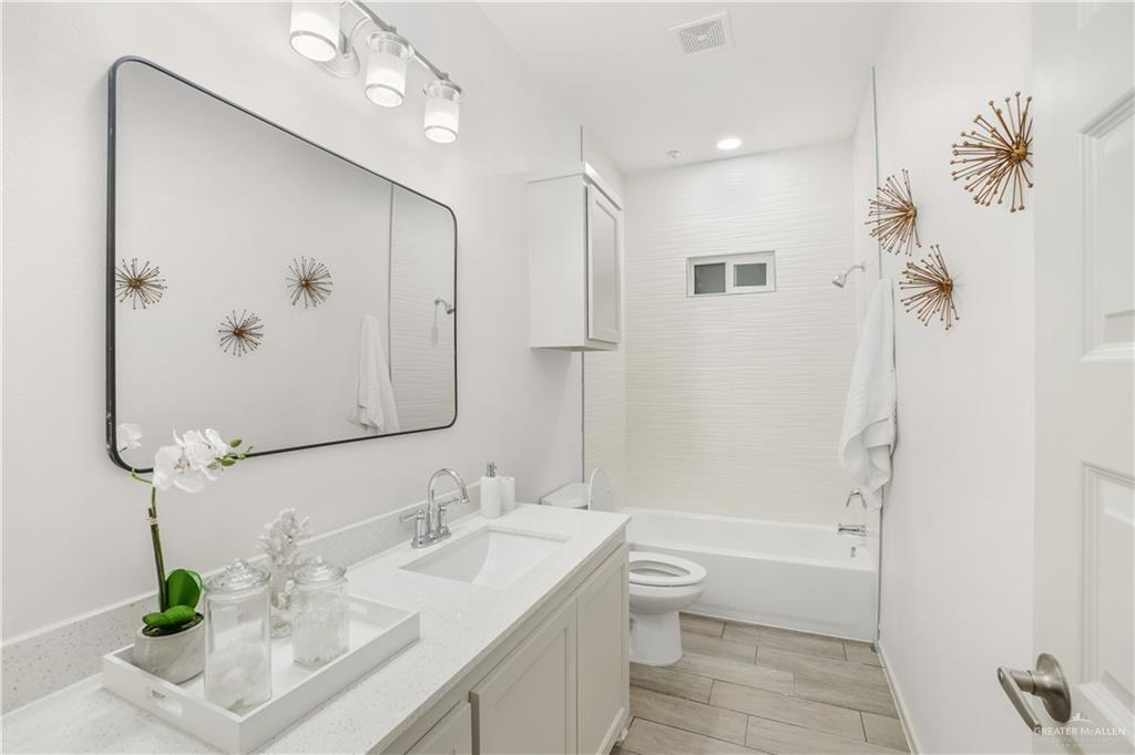 Photo 18 of 1501 Shavano Drive #3