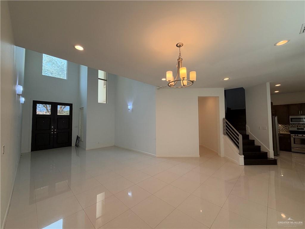 Photo 3 of 213 Ulex Avenue