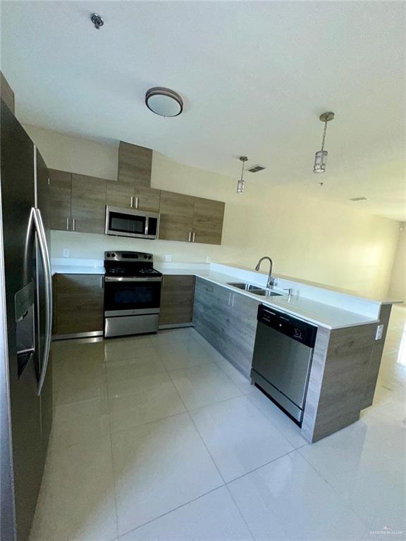 Photo 3 of 410 Newport Avenue #3