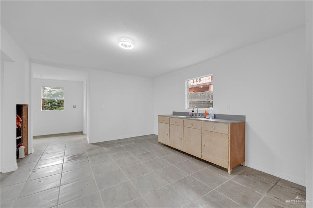 Photo 6 of 810 Catarina Street