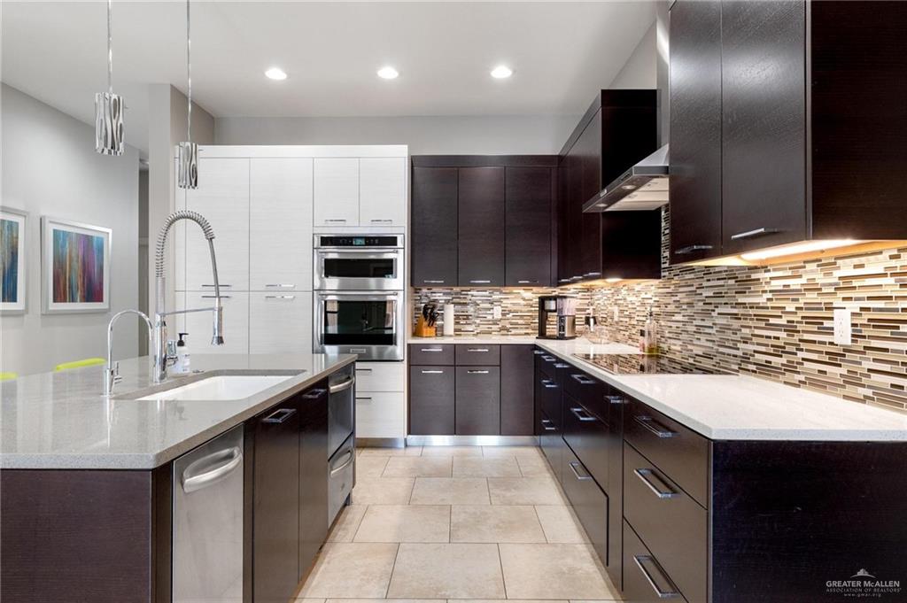 Photo 6 of 704 Xanthisma Avenue
