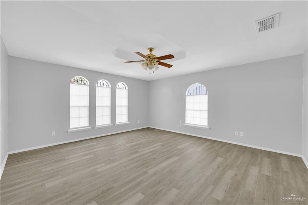Photo 3 of 1629 Teege Avenue