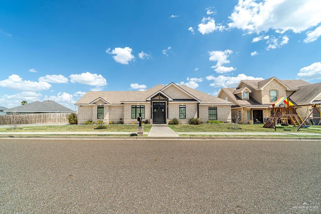 Photo 1 of 501 Palm Shores Drive, La Joya