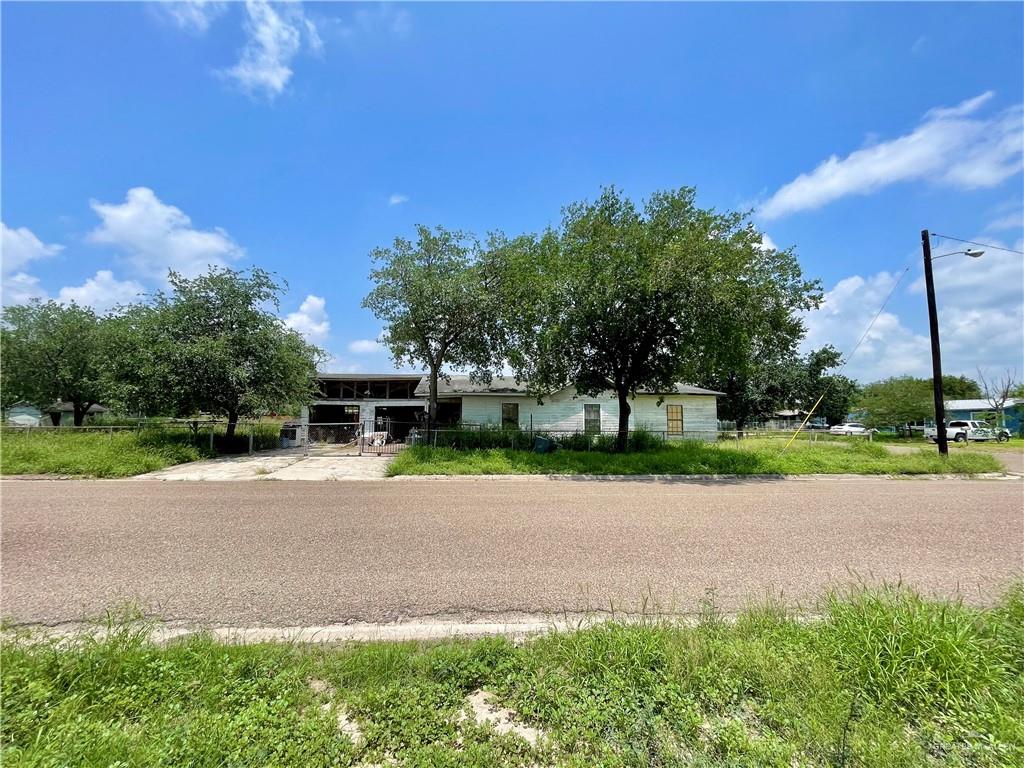 Photo 4 of 622 Samano Street
