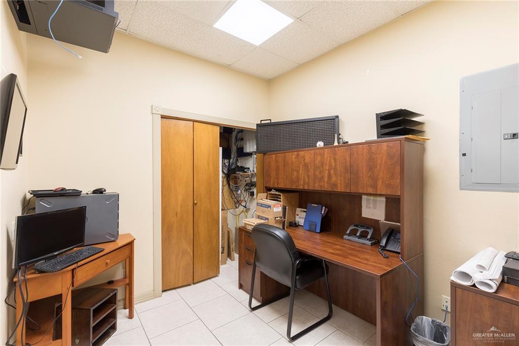 Photo 6 of 951 Falcon Boulevard