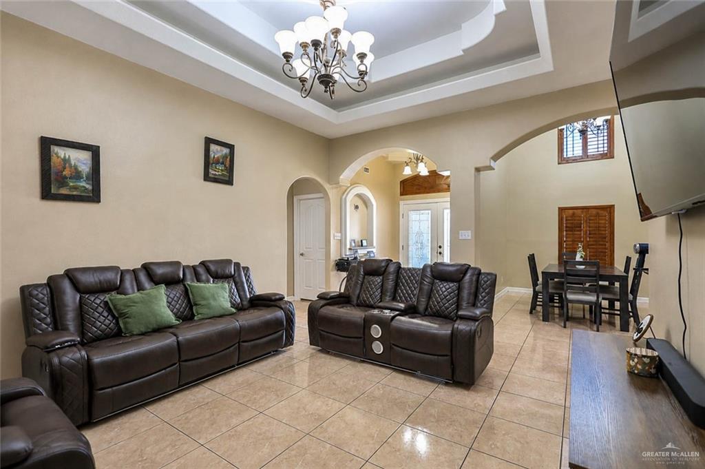 Photo 3 of 2501 Gardenia Drive