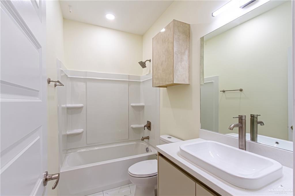 Photo 8 of 2601 Hilltop Avenue