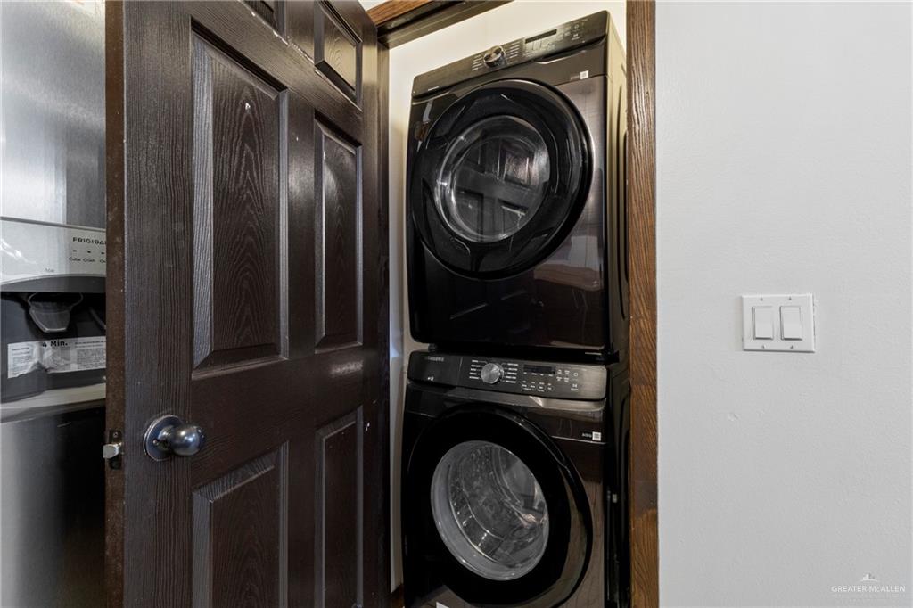 Photo 17 of 813 Travis Street #419