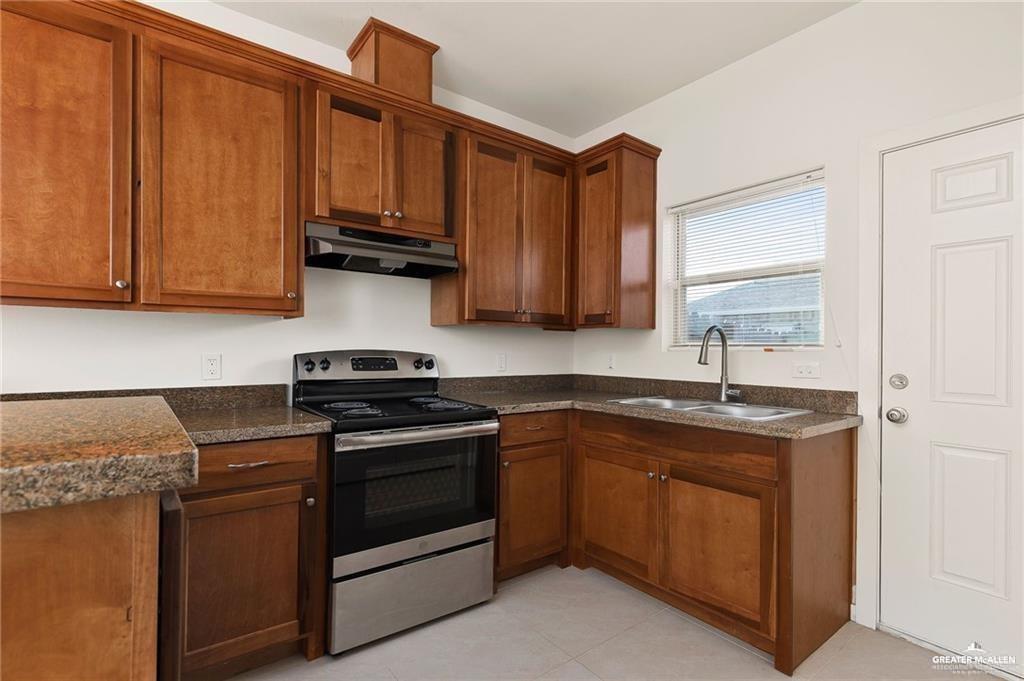 Photo 6 of 2705 Franklin Avenue