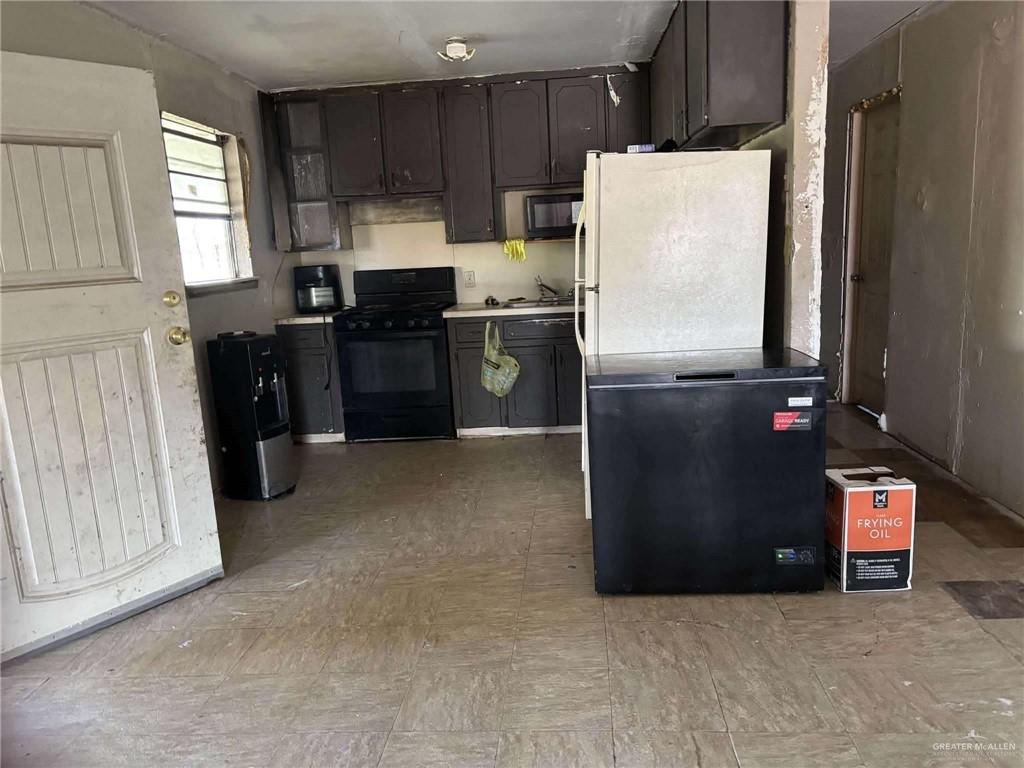 Photo 2 of 2124 Balli Drive