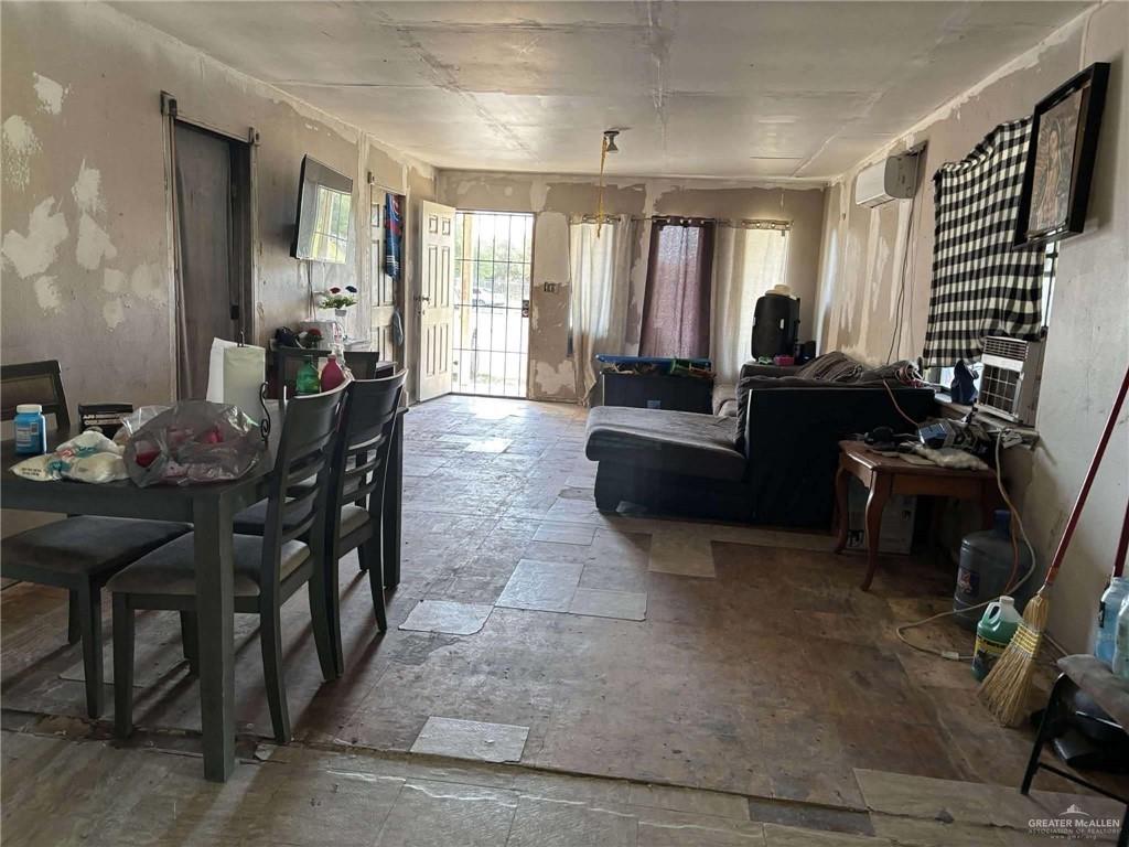 Photo 3 of 2124 Balli Drive