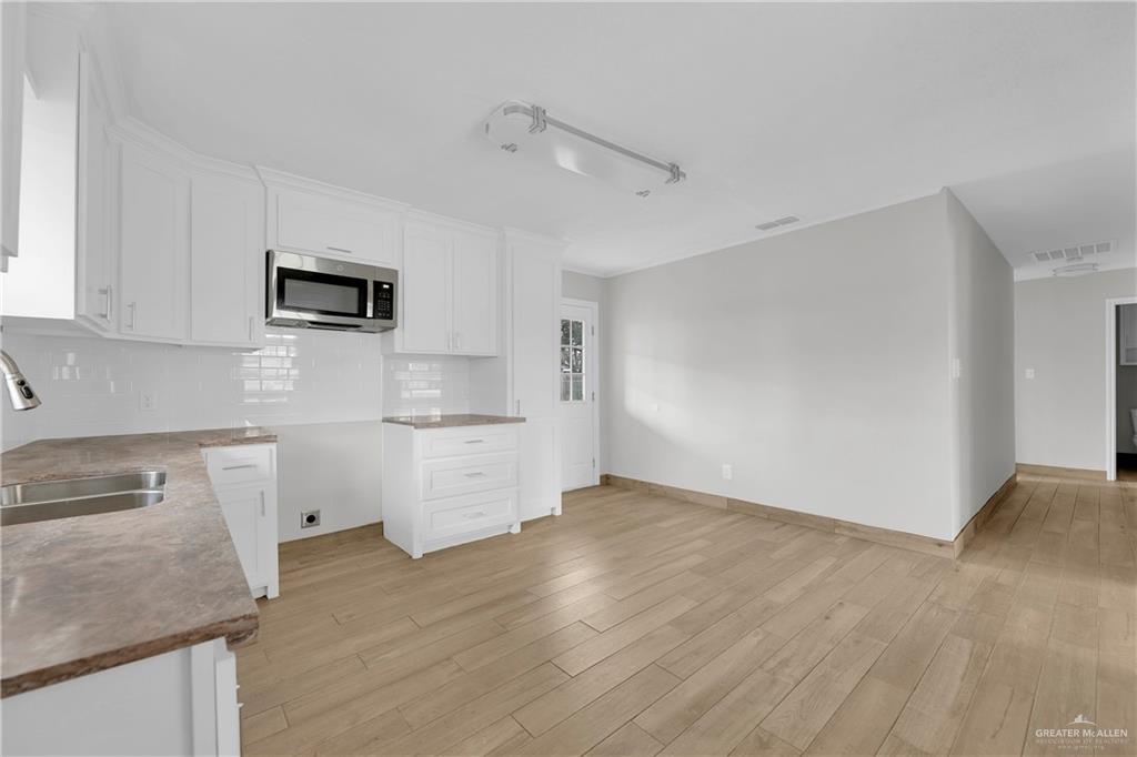 Photo 7 of 208 Pena Avenue