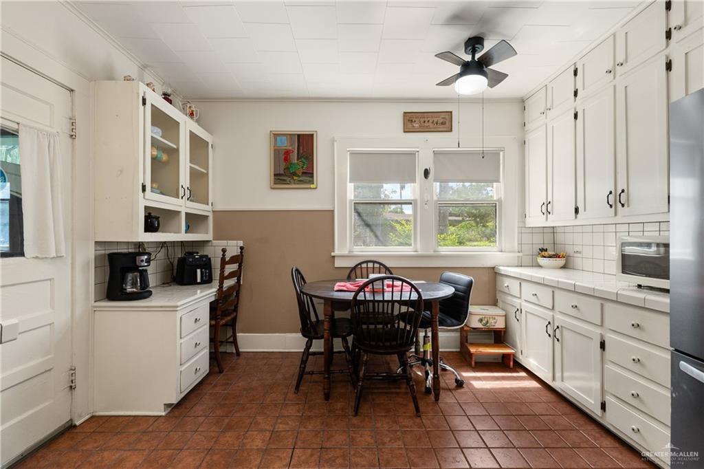 Photo 12 of 906 6th Street
