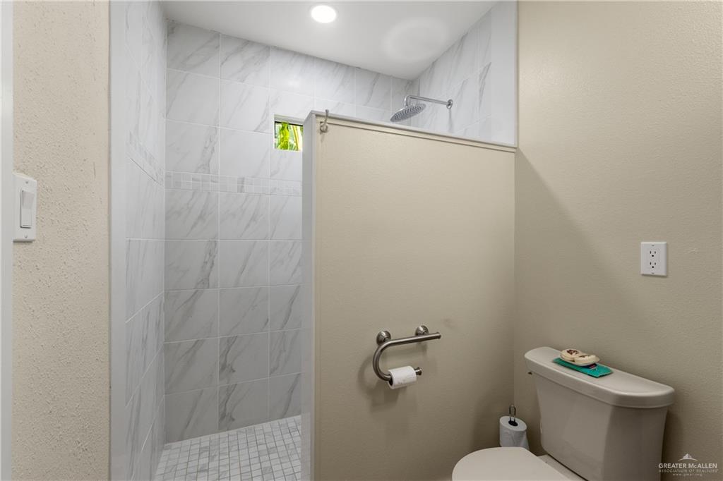 Photo 17 of 906 6th Street