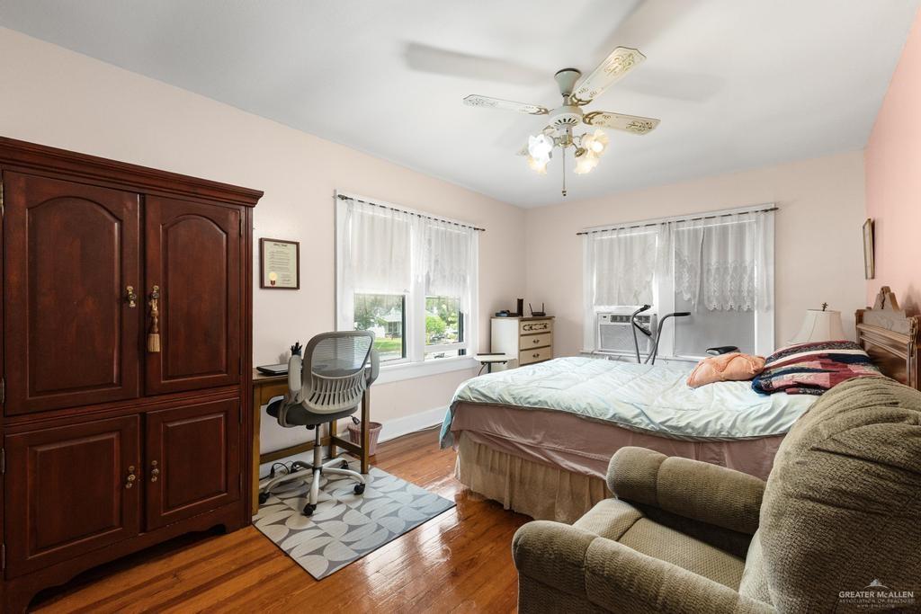 Photo 20 of 906 6th Street