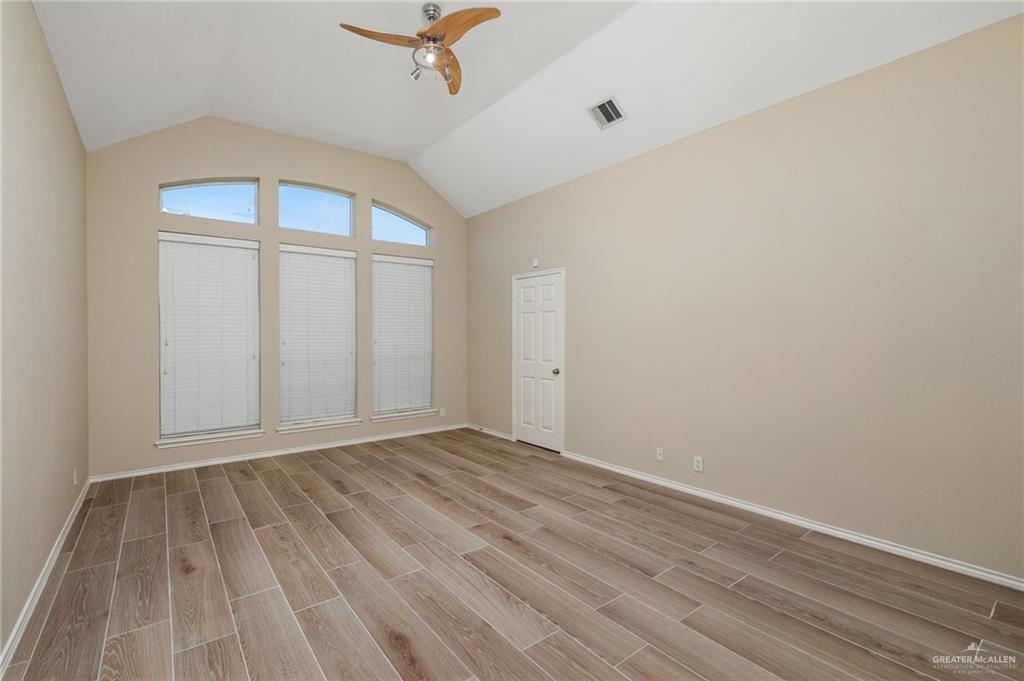 Photo 9 of 3007 San Rafael Street