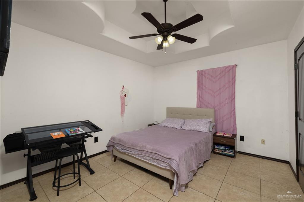 Photo 11 of 1416 Tamarack Avenue