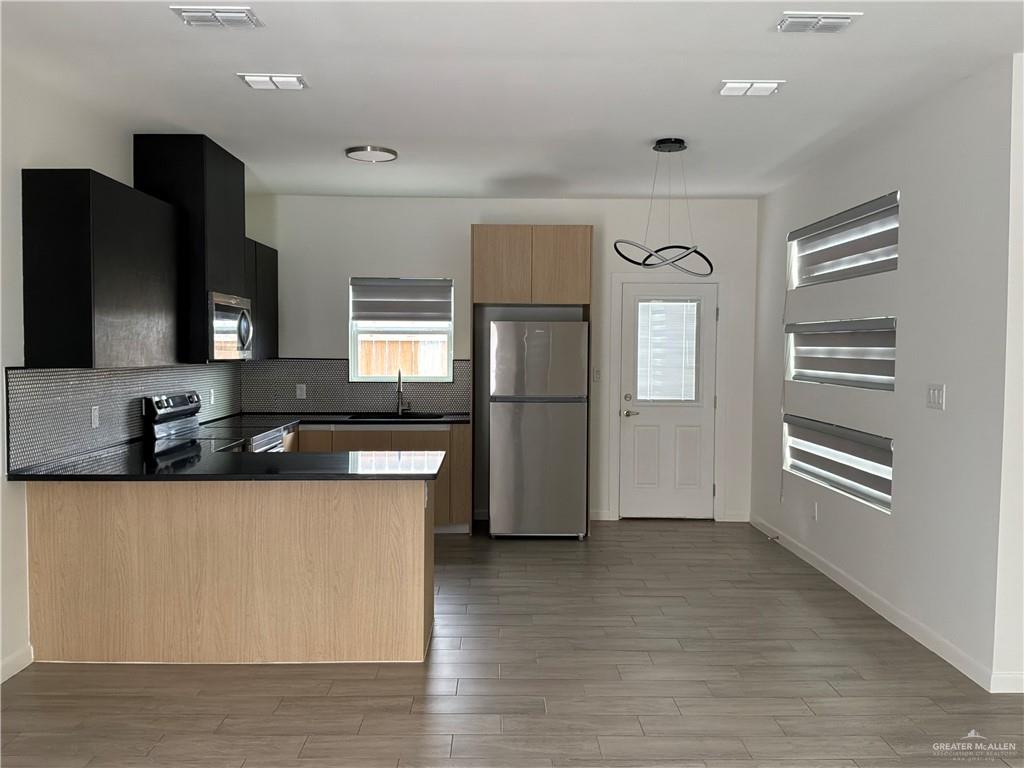Photo 3 of 3900 Ventura Avenue #1