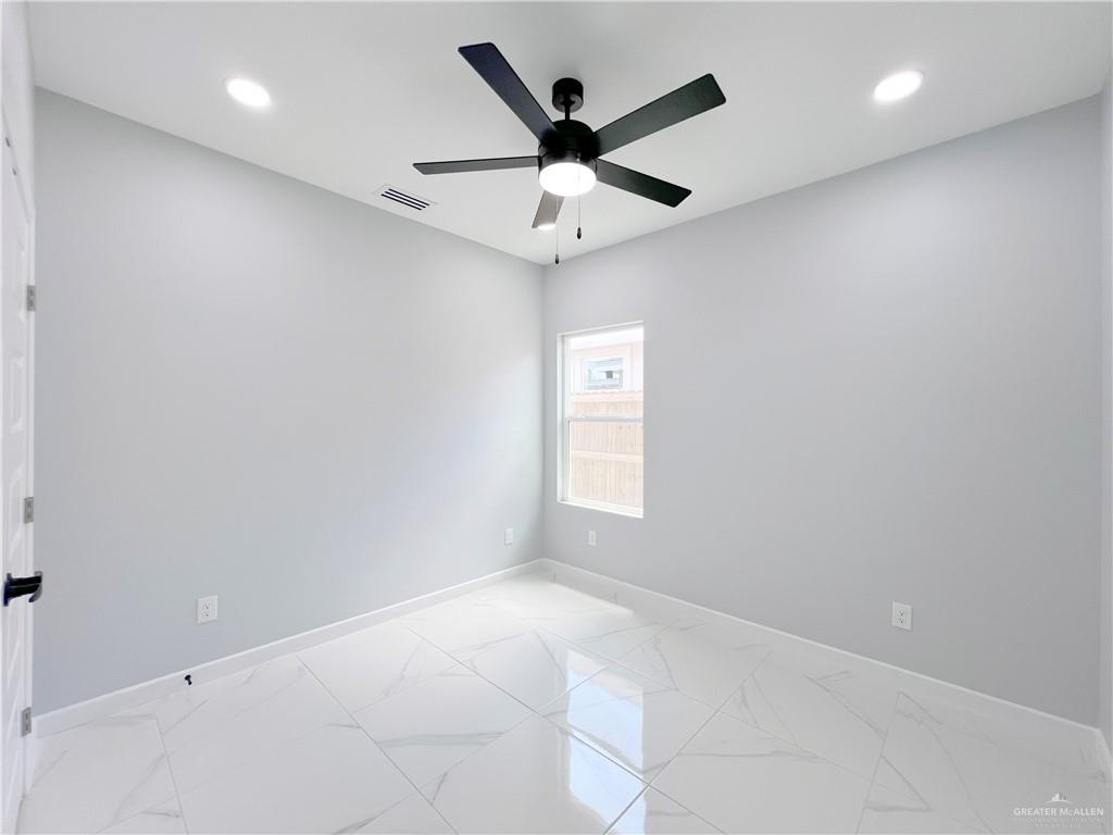 Photo 18 of 823 Woodson Avenue #4