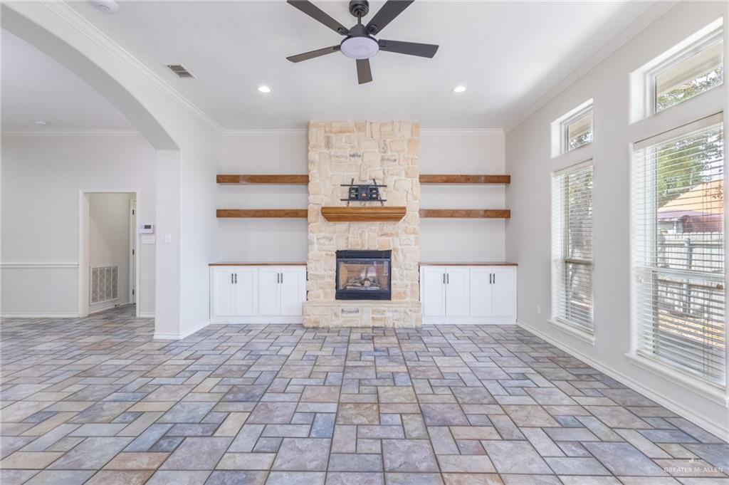 Photo 3 of 806 Hill Country Drive