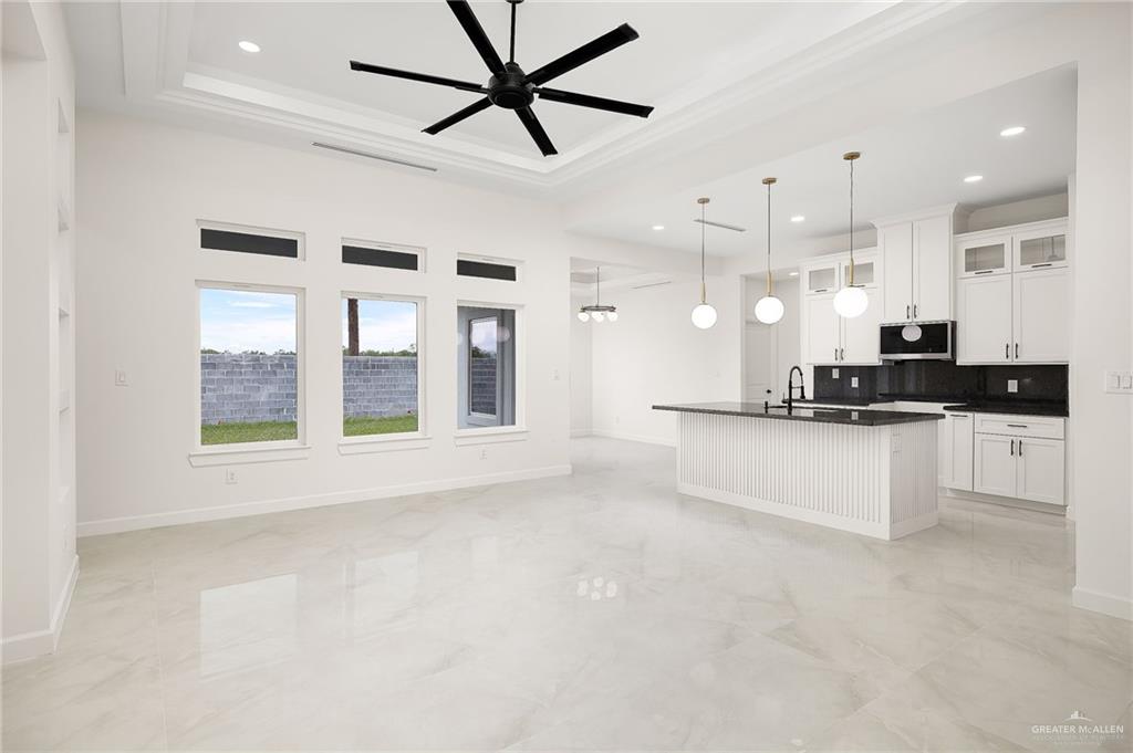 Photo 6 of 813 Buxton Avenue