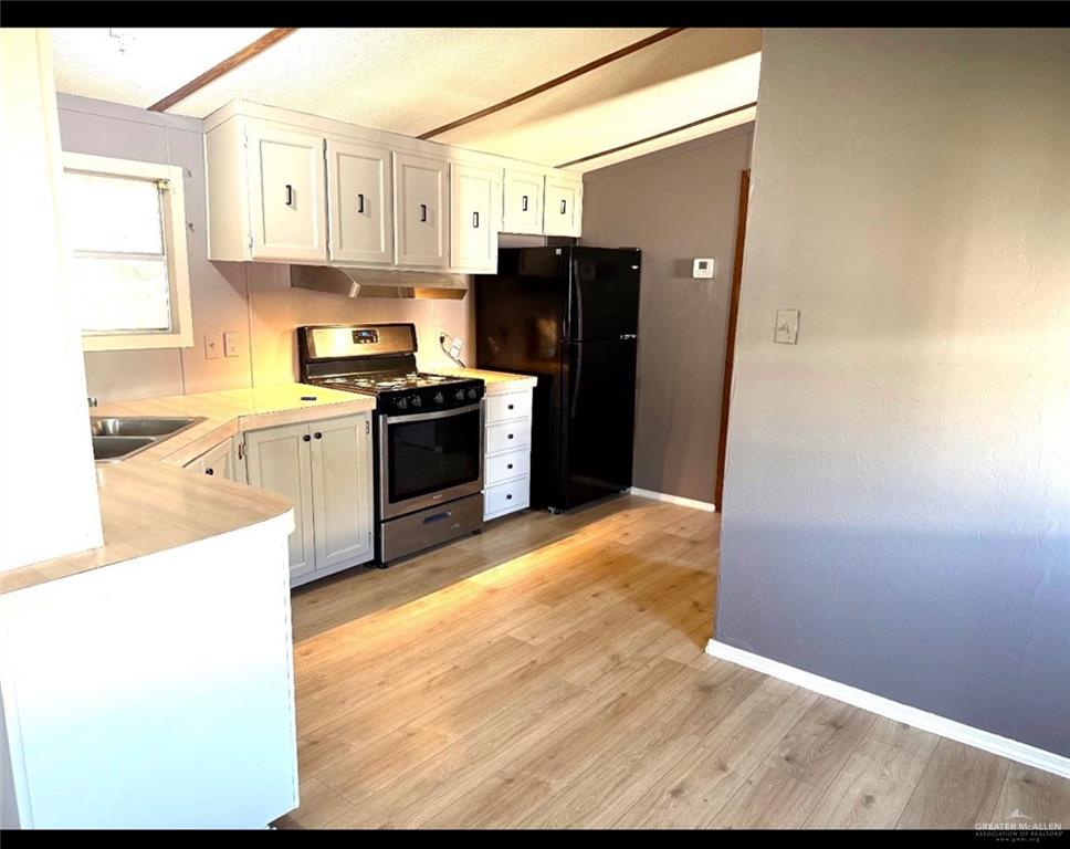 Photo 3 of 916 Violet Drive