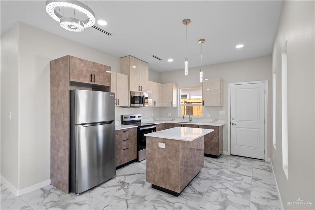 Photo 4 of 405 Onyx Avenue #1