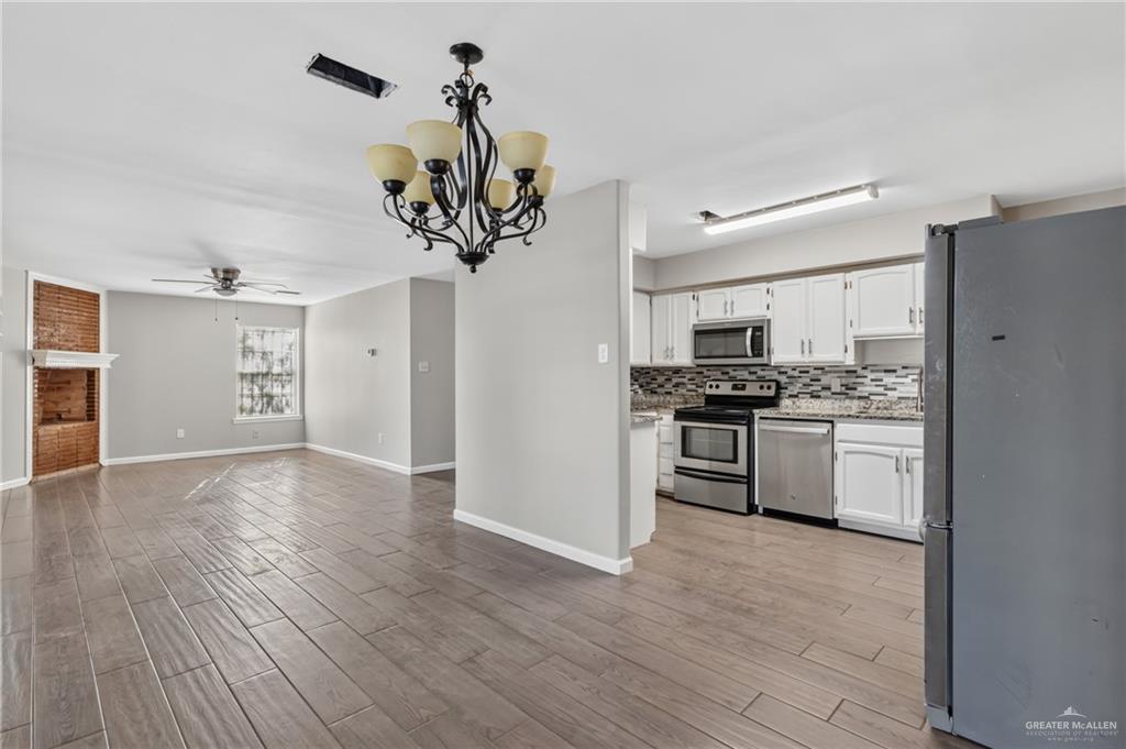 Photo 4 of 2105 Camellia Avenue