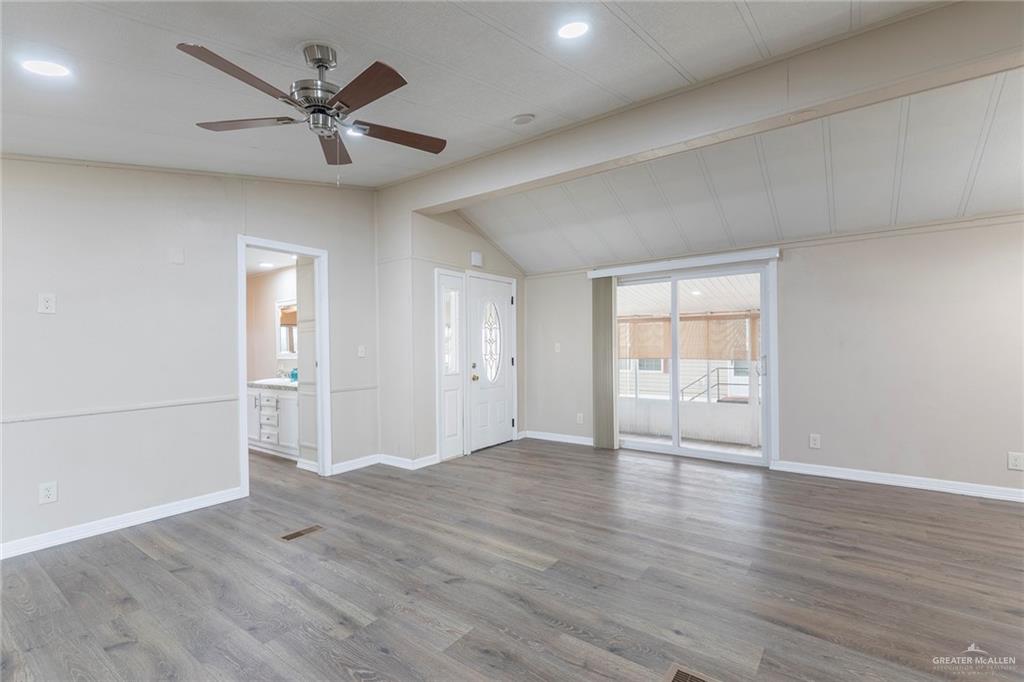 Photo 4 of 2027 Kelly Street