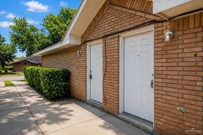 Photo 2 of 2108 Kimberly Lane #1