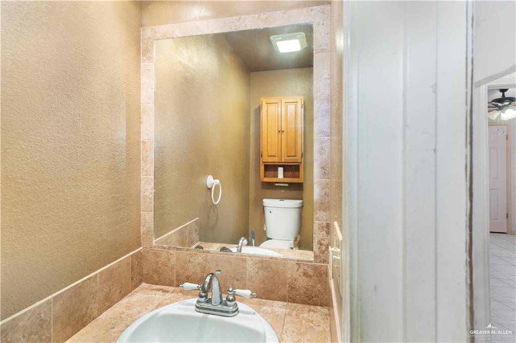 Photo 10 of 2408 River Oaks Lane
