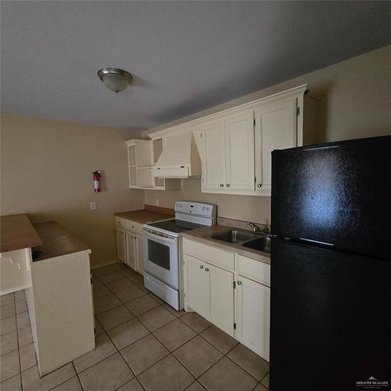 Photo 4 of 3011 Daffodil Avenue