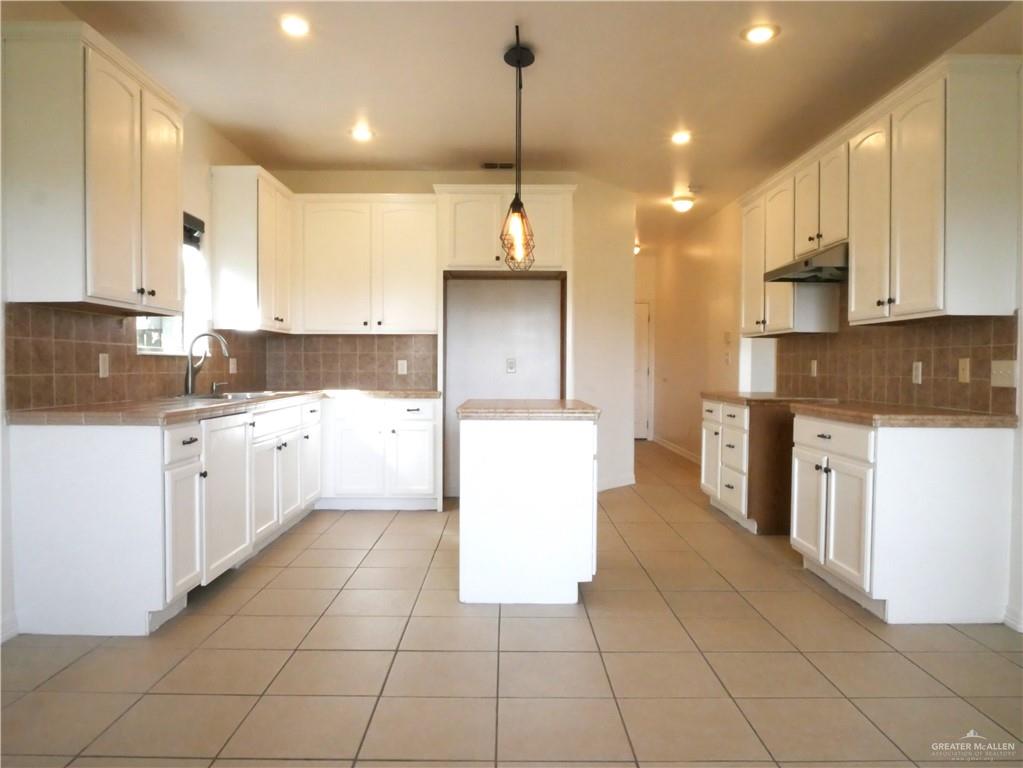 Photo 12 of 3505 Macquarie Drive