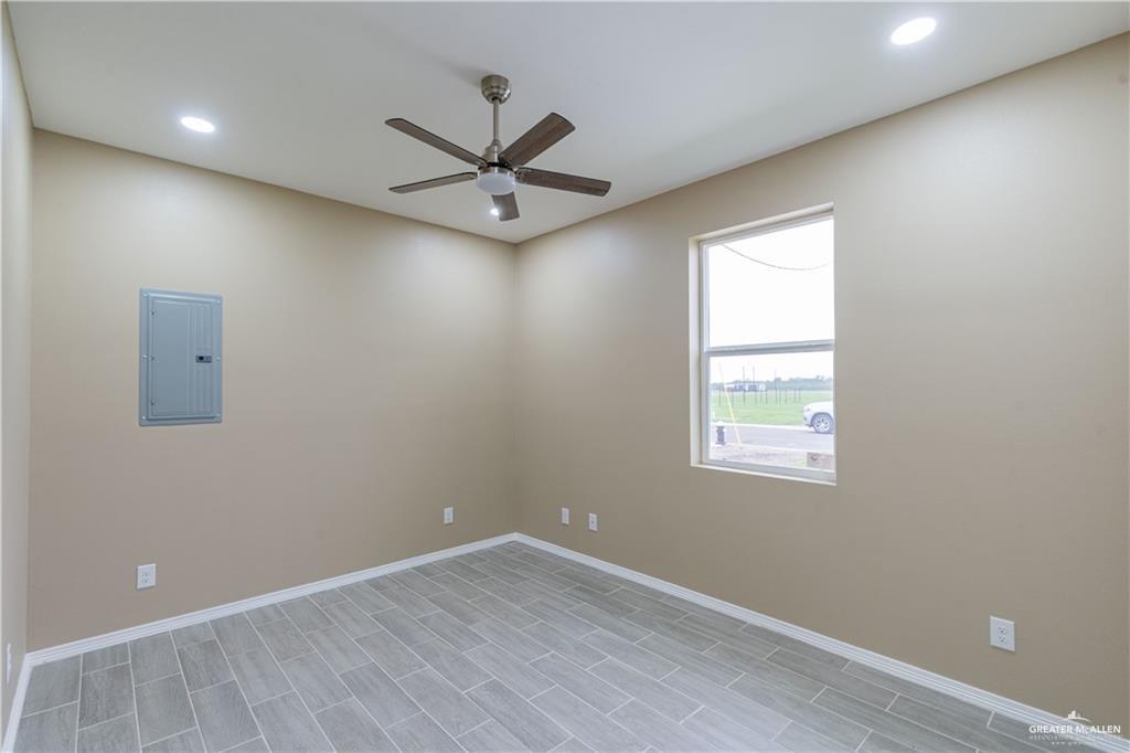 Photo 6 of 2224 Derrick Avenue