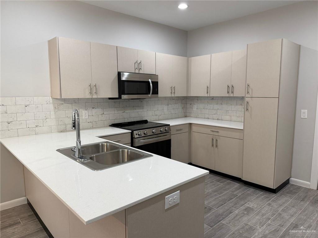 Photo 4 of 800 Dove Avenue #4