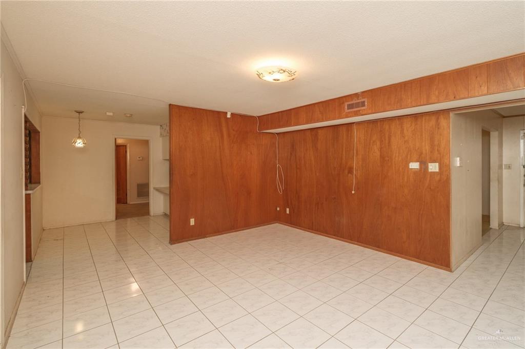 Photo 9 of 719 Walnut Avenue