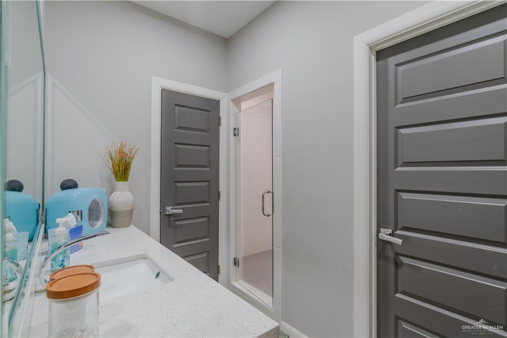 Photo 3 of 2707 Pfeiffer Street