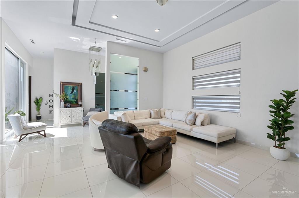 Photo 4 of 1102 Flamingo Avenue