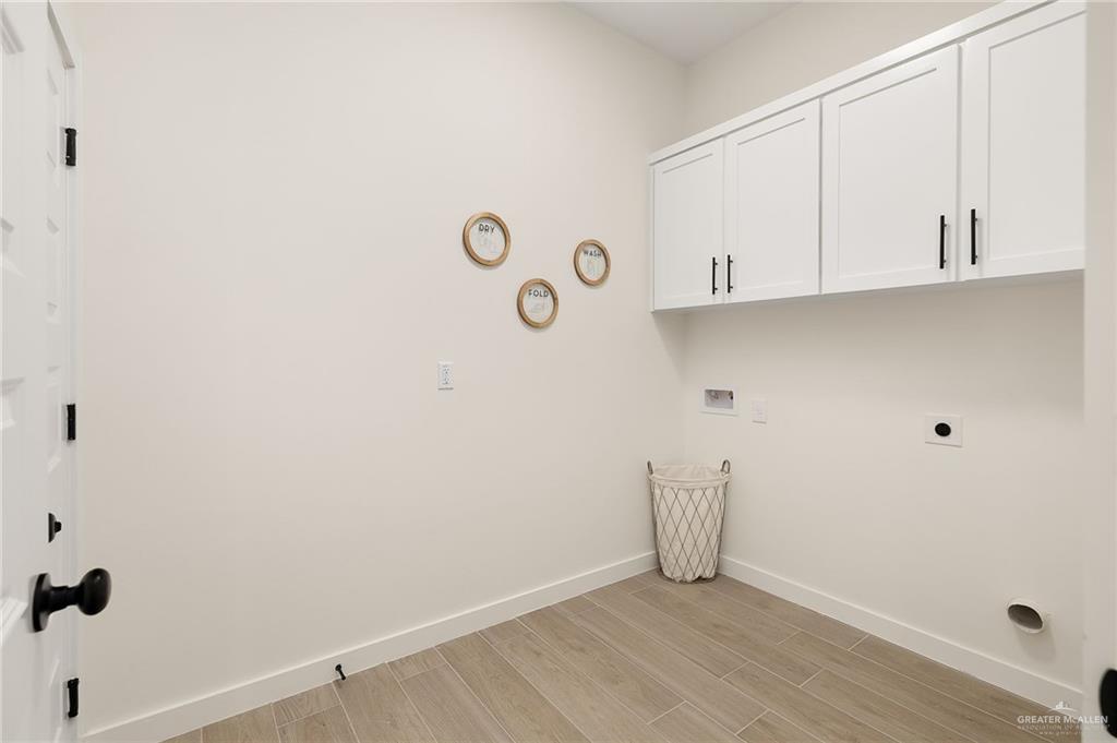 Photo 16 of 2304 Cardinal Drive