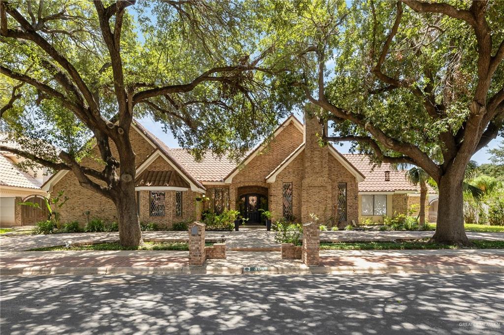Photo 1 of 305 Bluebird Avenue, McAllen