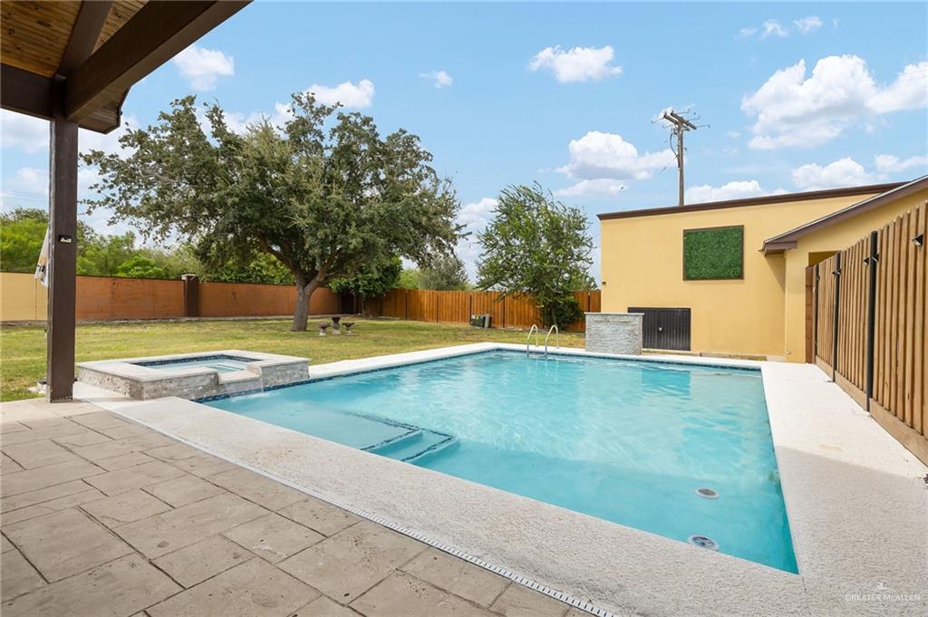 Photo 2 of 5305 Mauritius Lane