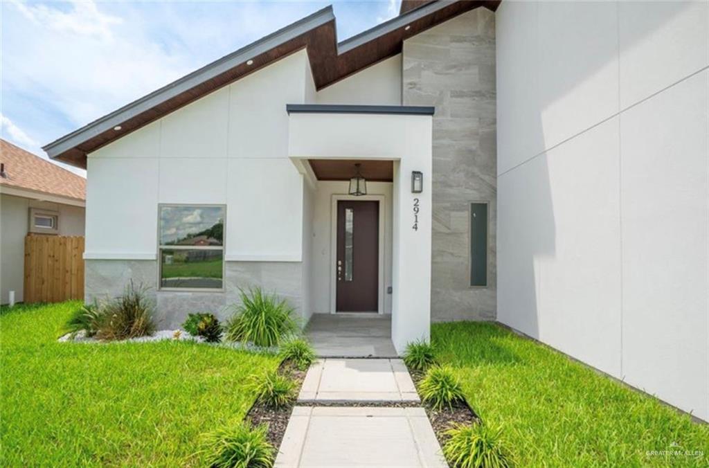 Photo 2 of 2914 Dhalia Drive