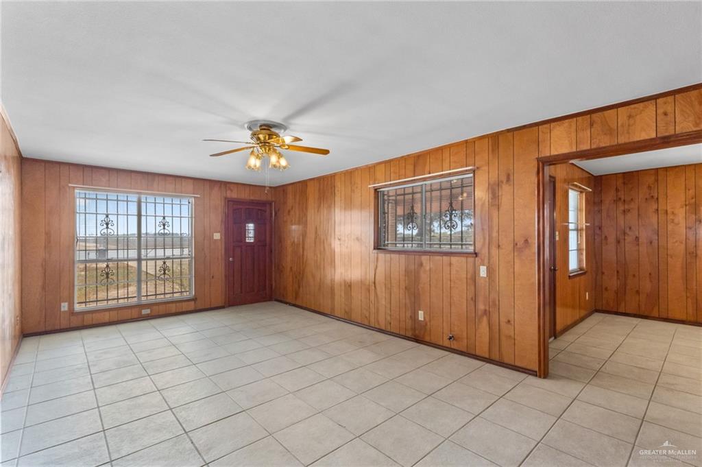 Photo 4 of 801 Foster Drive